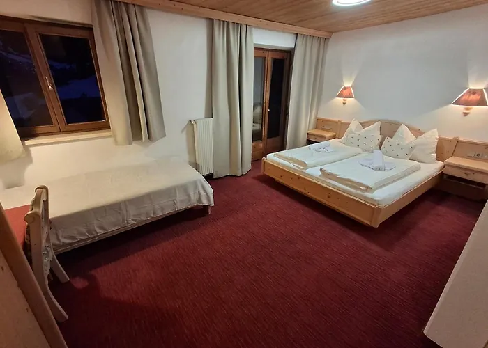 Razil Xo 招待所 *