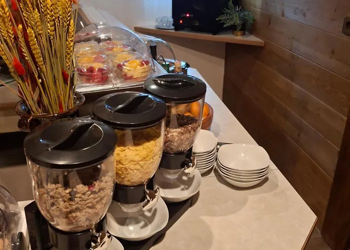 Razil Xo 招待所 *