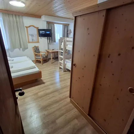 Konukevi Razil *